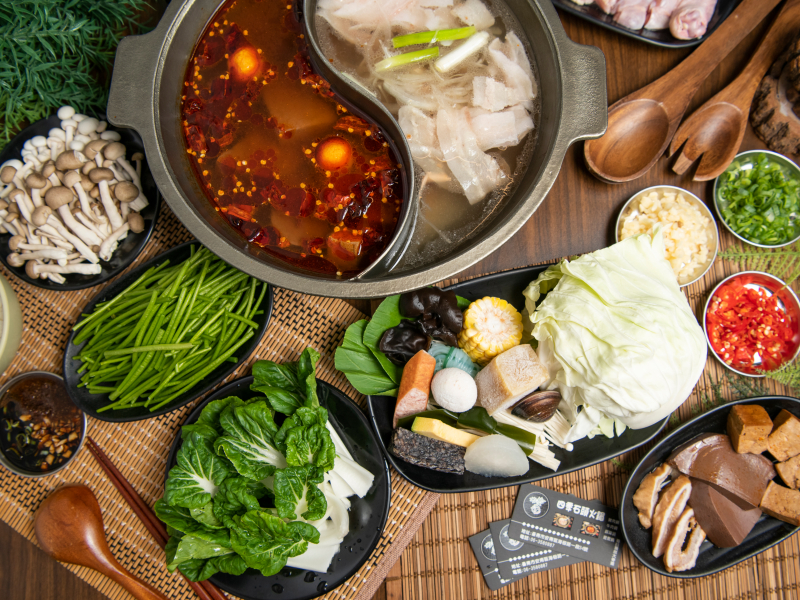 台南必吃石頭火鍋!風味獨特湯底搭各式肉品美味滿分!