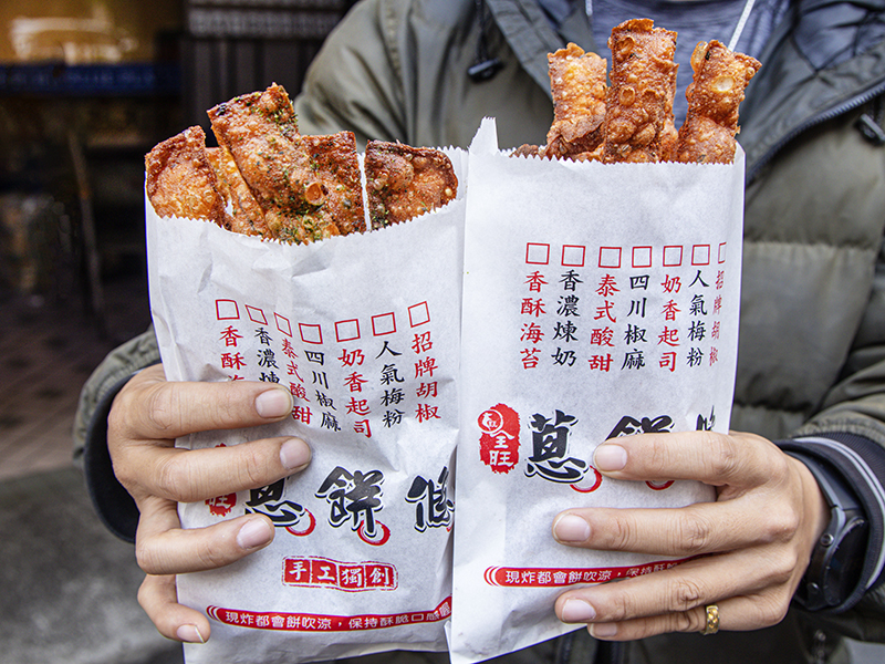 楠梓隱藏版小吃│手工蔥餅條現點現做 多元化口味任君挑選!