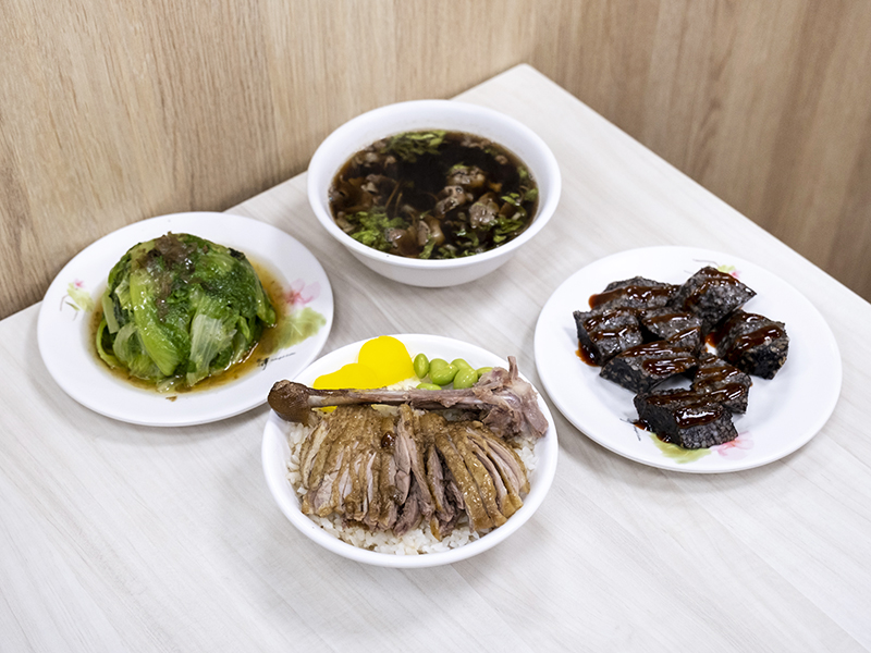 淡水冬季溫補好選擇！原型純中藥慢熬湯底 鮮嫩鴨肉香噴上桌