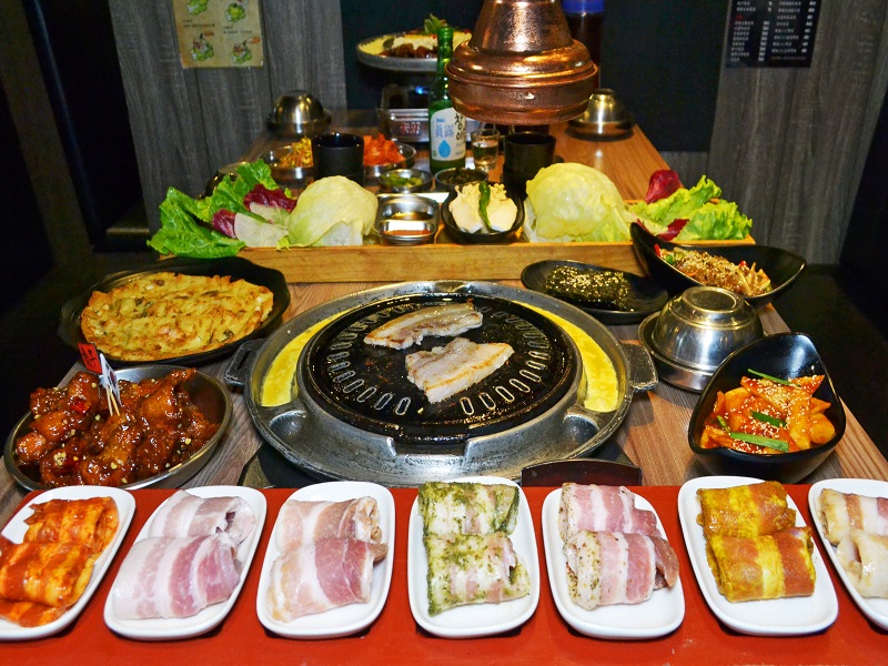 新竹人氣韓式料理│超豪華八色銅板烤肉 香濃起司鍋來店必吃