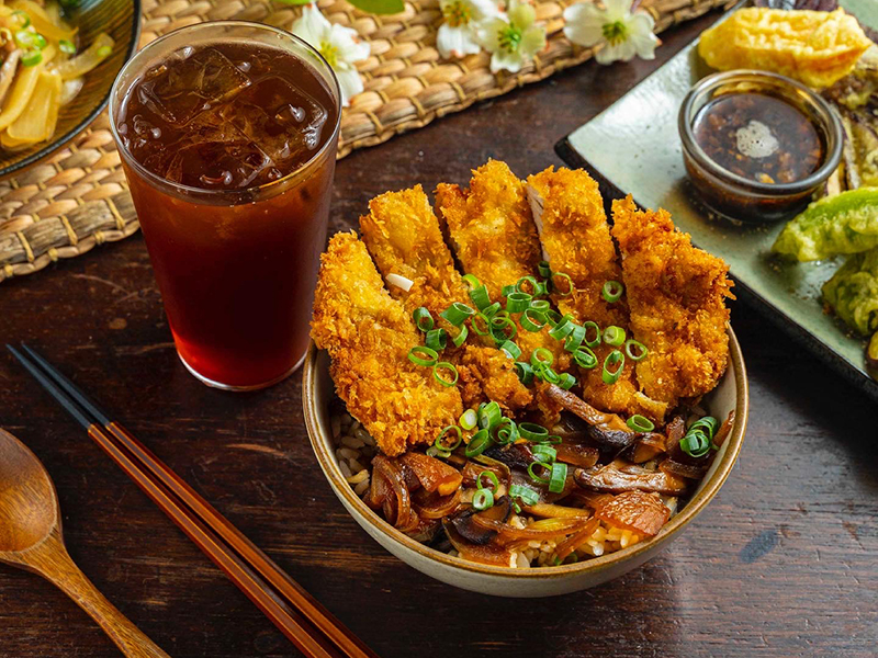 台中私密酒吧藏日料,日式豬排丼飯人氣第一!購餐還送天婦羅