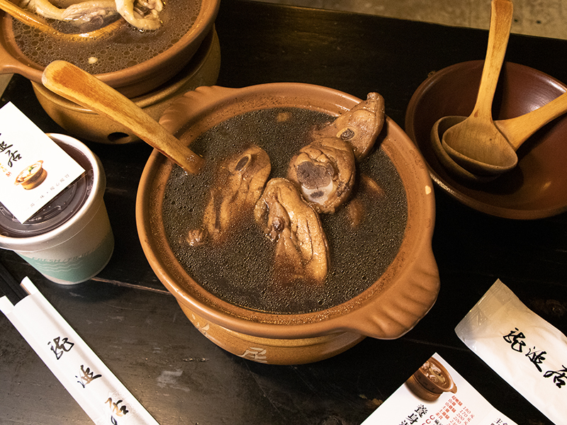 台中北區|天冷了,來碗熱騰騰的『帝王雞湯』吧!
