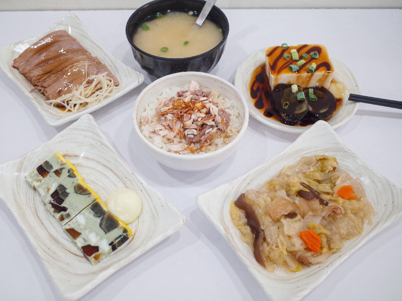 用紅蔥酥一決勝負,道地嘉義口味「回嘉火雞肉飯」