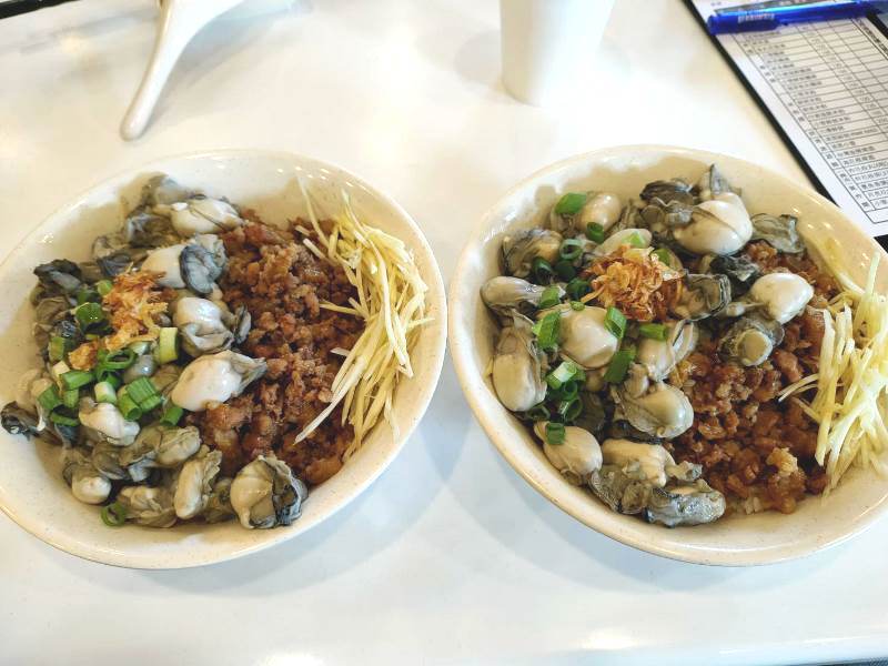 「澎湖西河食堂海鮮粥」超欠吃!爆量鮮蚵肉燥飯不容錯過