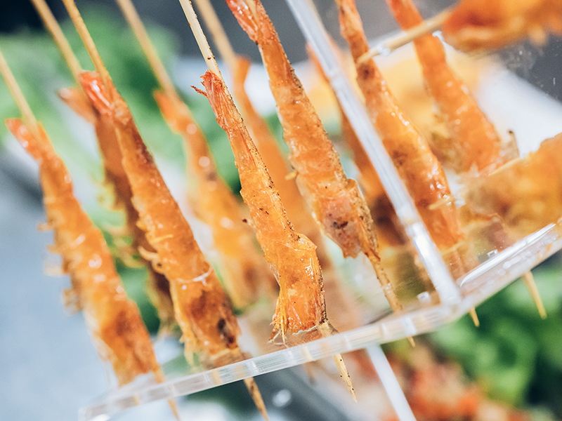 台中美食│浮誇系美食製造機 燒烤店1隻$5懶人蝦30隻直接上桌