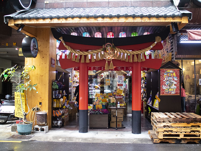 瞬間秒飛日本!台中超浮誇進口零食專賣店,熱門商品通通有