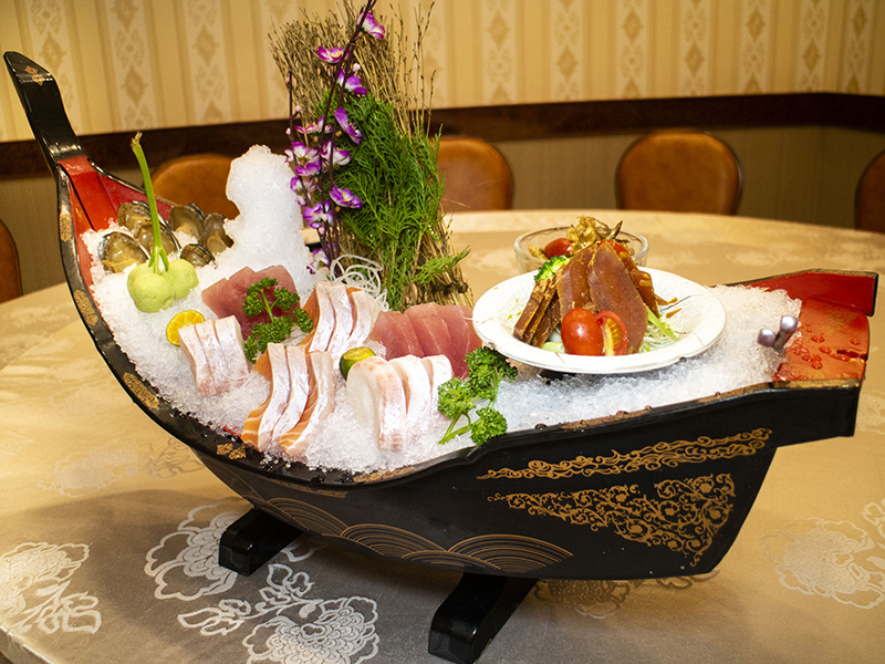 草屯30年老店!「小春日本料理」生魚片澎湃寶船入港超氣派