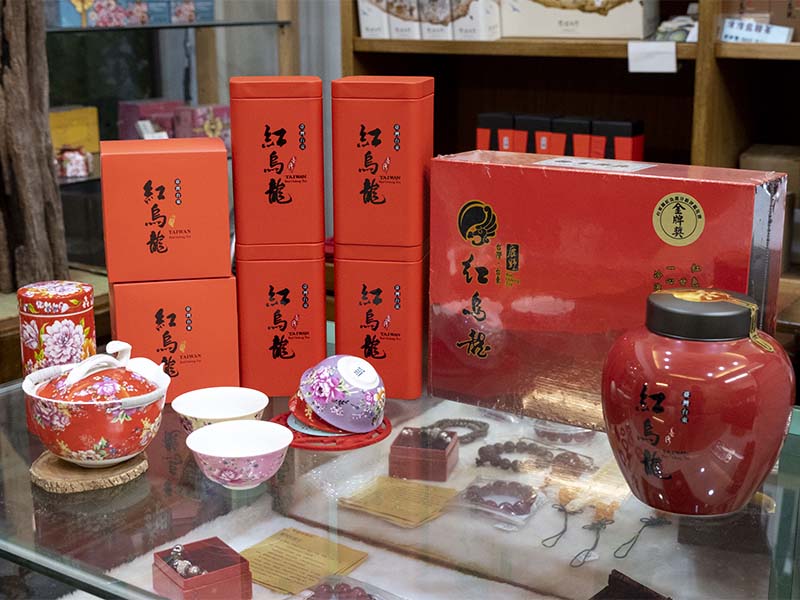 開心巖 臺東伴手禮「紅烏龍」茶葉專賣,正所謂巖茶才能茗心