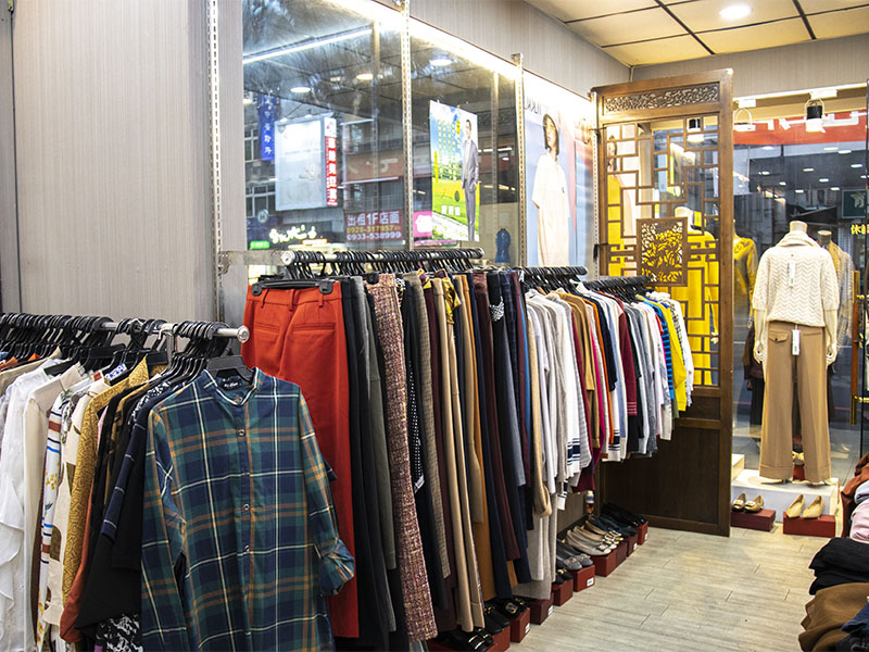 台中流行女裝OUTLET【裳服飾】高雅質感讓你套上就帶走