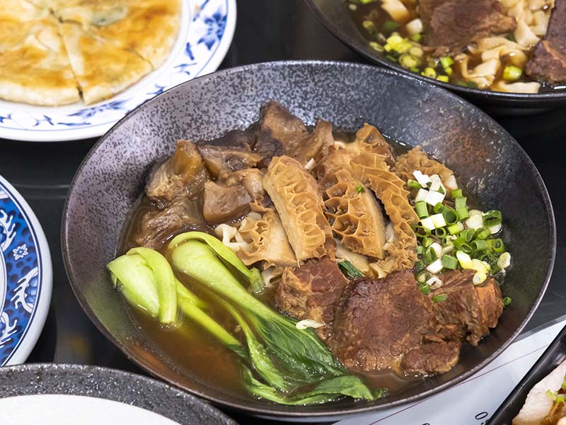 金門第一味牛肉麵!選用金門酒糟牛大份量加湯加麵不用錢