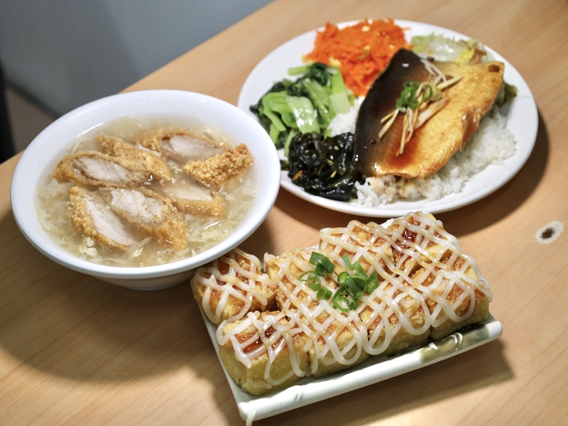 嘉義銅板美食 南部口味土魠魚羹,記得搭配招牌黃金炸豆腐!