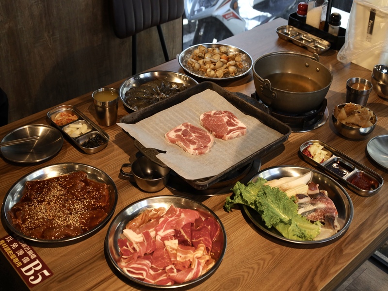 高雄美食 火鍋燒烤吃到飽,海鮮種類超多讓你一次擁有!