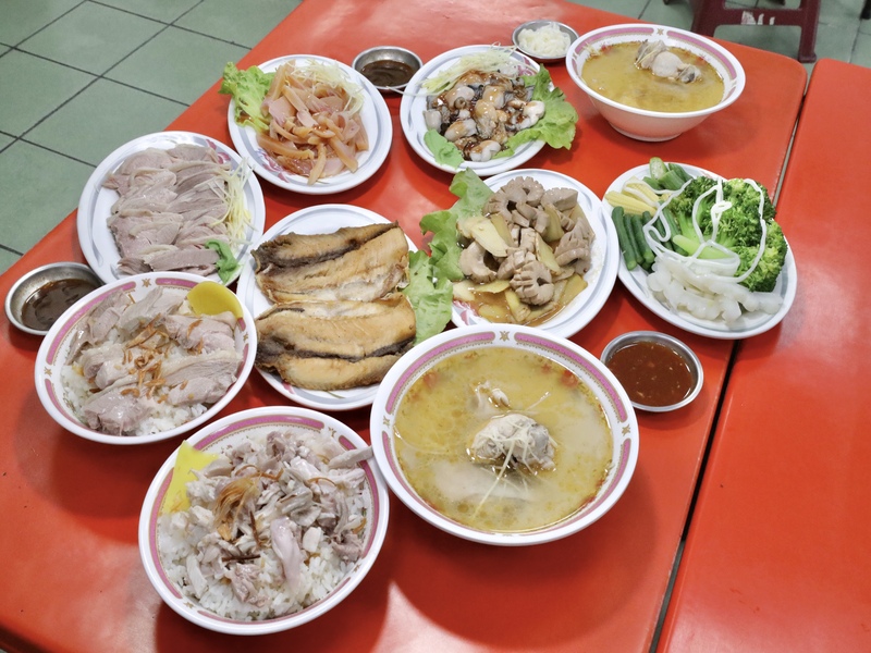 嘉義美食 在地人帶路!博愛路火雞肉飯招牌雞片飯 麻油必點