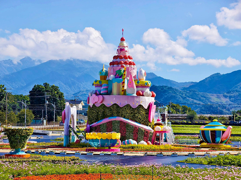 台中新社花毯節10/31登場！19公尺甜點Hello Kitty城堡必拍