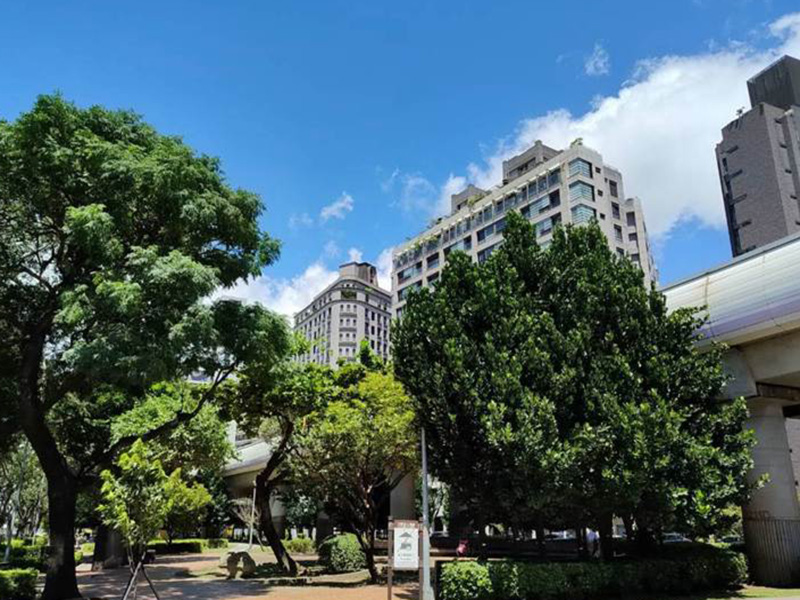 綠蔭下的懷舊淡水線！北投線形公園重現昔日石牌車站月台